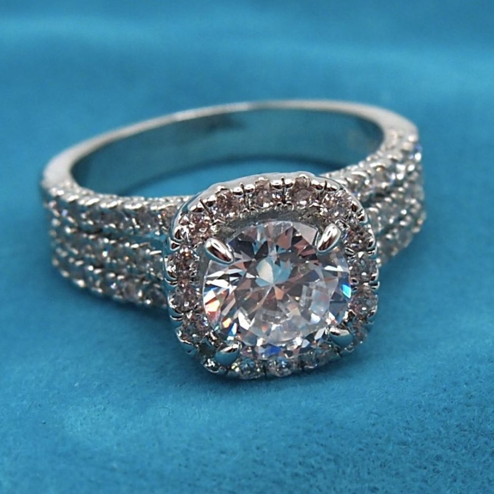 Exquisite Ladies 2.50ctw Halo Bridal Diamond Ring, 18K White Gold - Picture 7 of 13